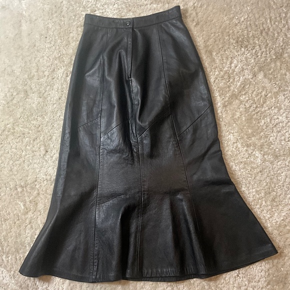 *Vintage Real Leather Skirt* - Picture 2 of 4